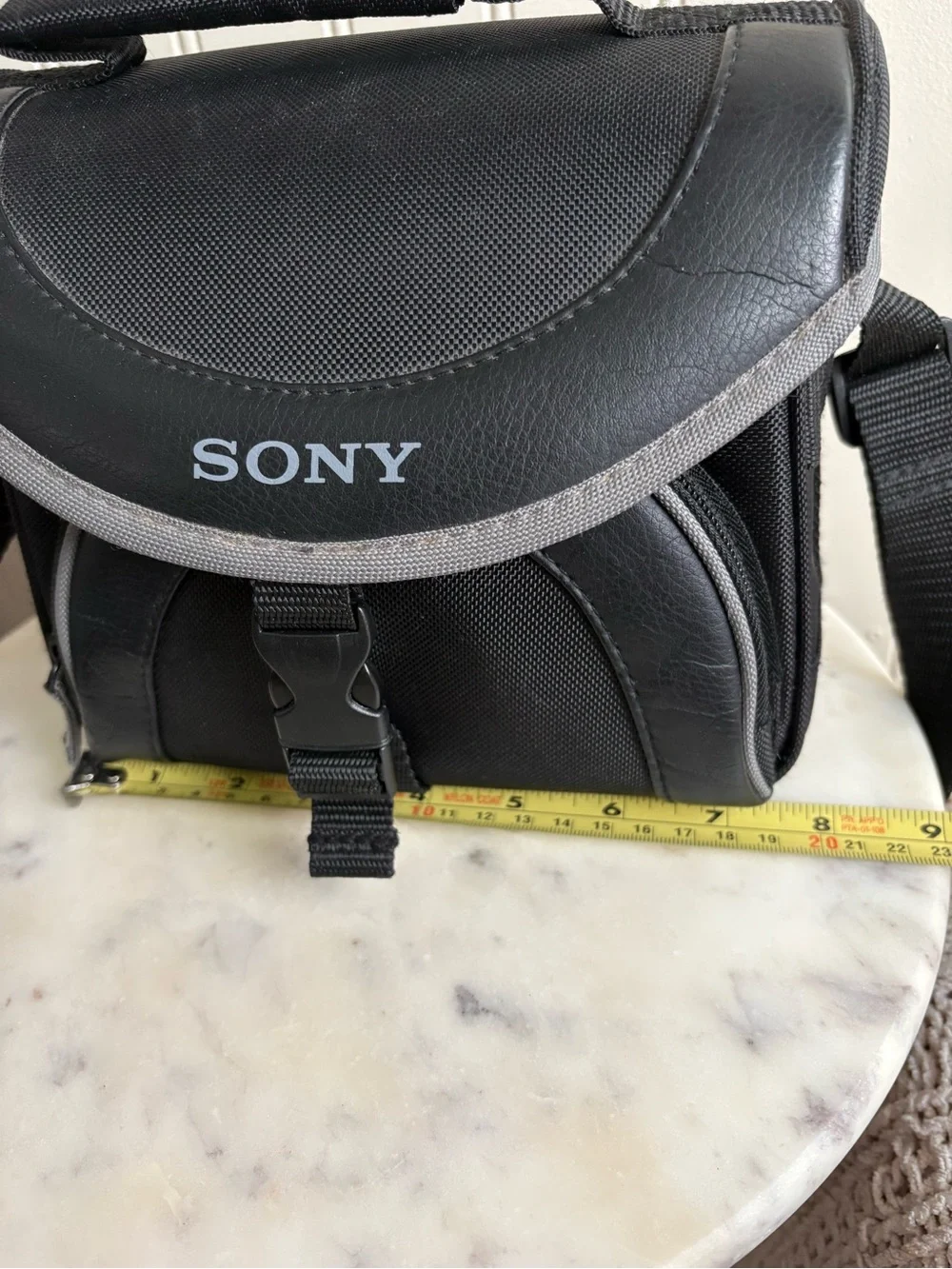 Sony Cushioned Camera Bag LCS-X20 Black Faux Leather Adjustable Strap w/Pockets